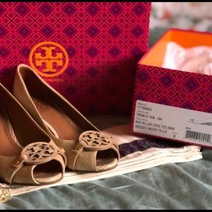 Tory Burch size 6 wedges